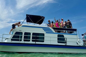 Houseboat Cruise | Crab Island Cruises